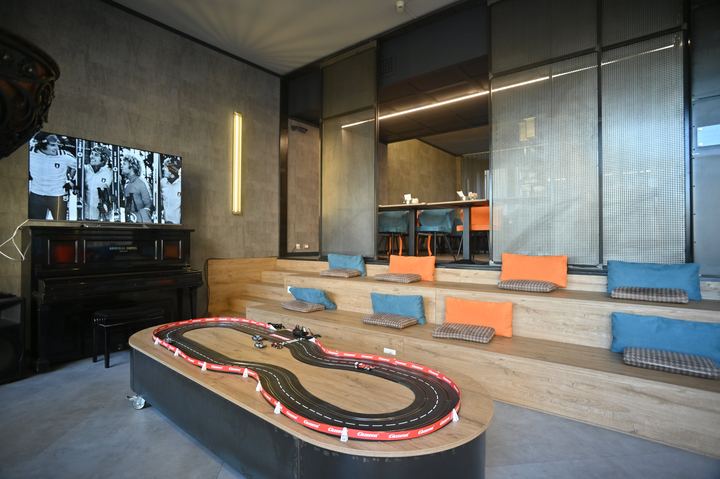 Common area in the lobby of Admiral Hotel Milano